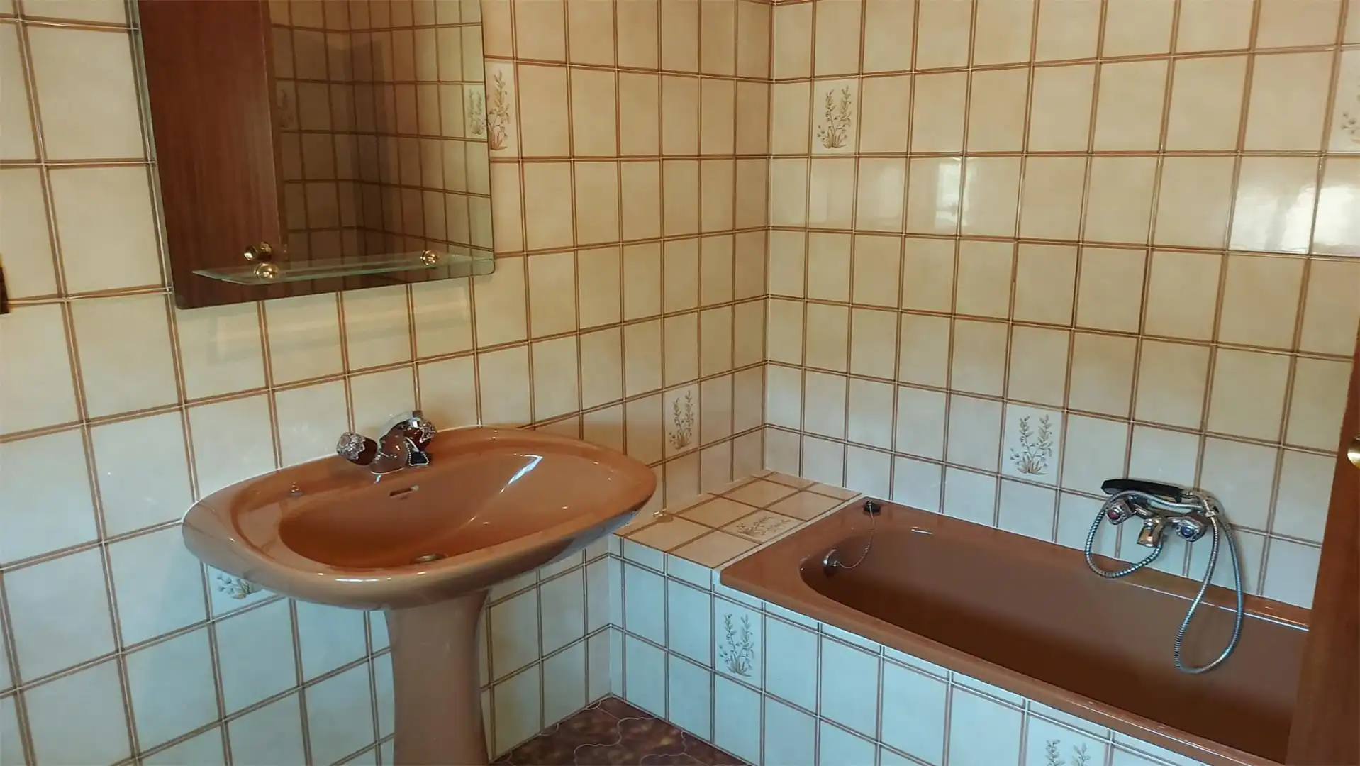 Piso en venta en Calle Rela, 88, Pinofranqueado Baño de Piso en venta en Pinofranqueado con Terraza y Balcón