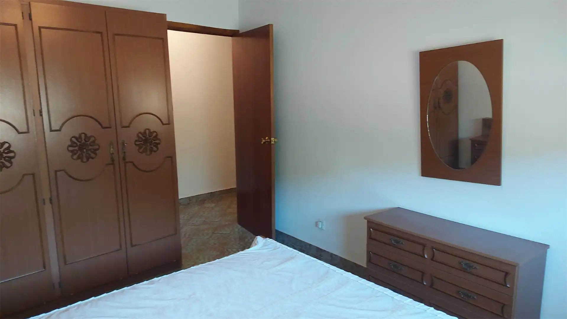 Piso en venta en Calle Rela, 88, Pinofranqueado Habitación de Piso en venta en Pinofranqueado con Terraza y Balcón
