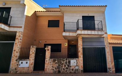 Casas adosadas de alquiler en El Poblado - Abulagar, Puertollano | fotocasa