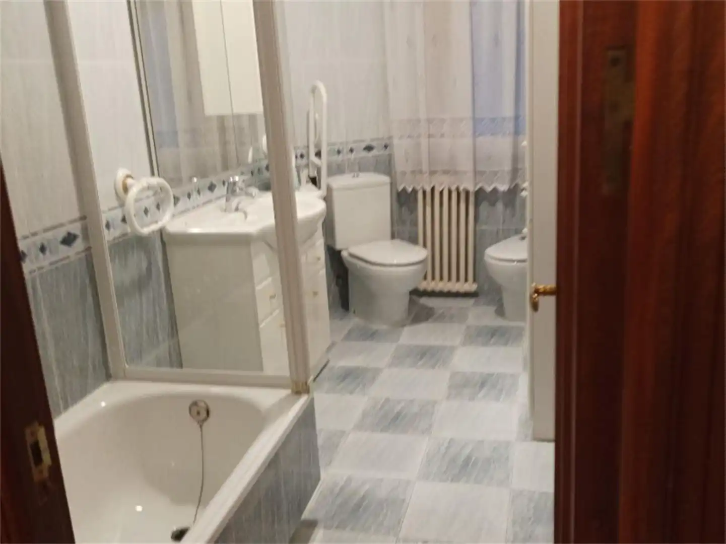 Flat for sale in Avenida Valladolid, 22, El Carmen - Casas del Hogar Bathroom of Flat for sale in Palencia Capital with Balcony