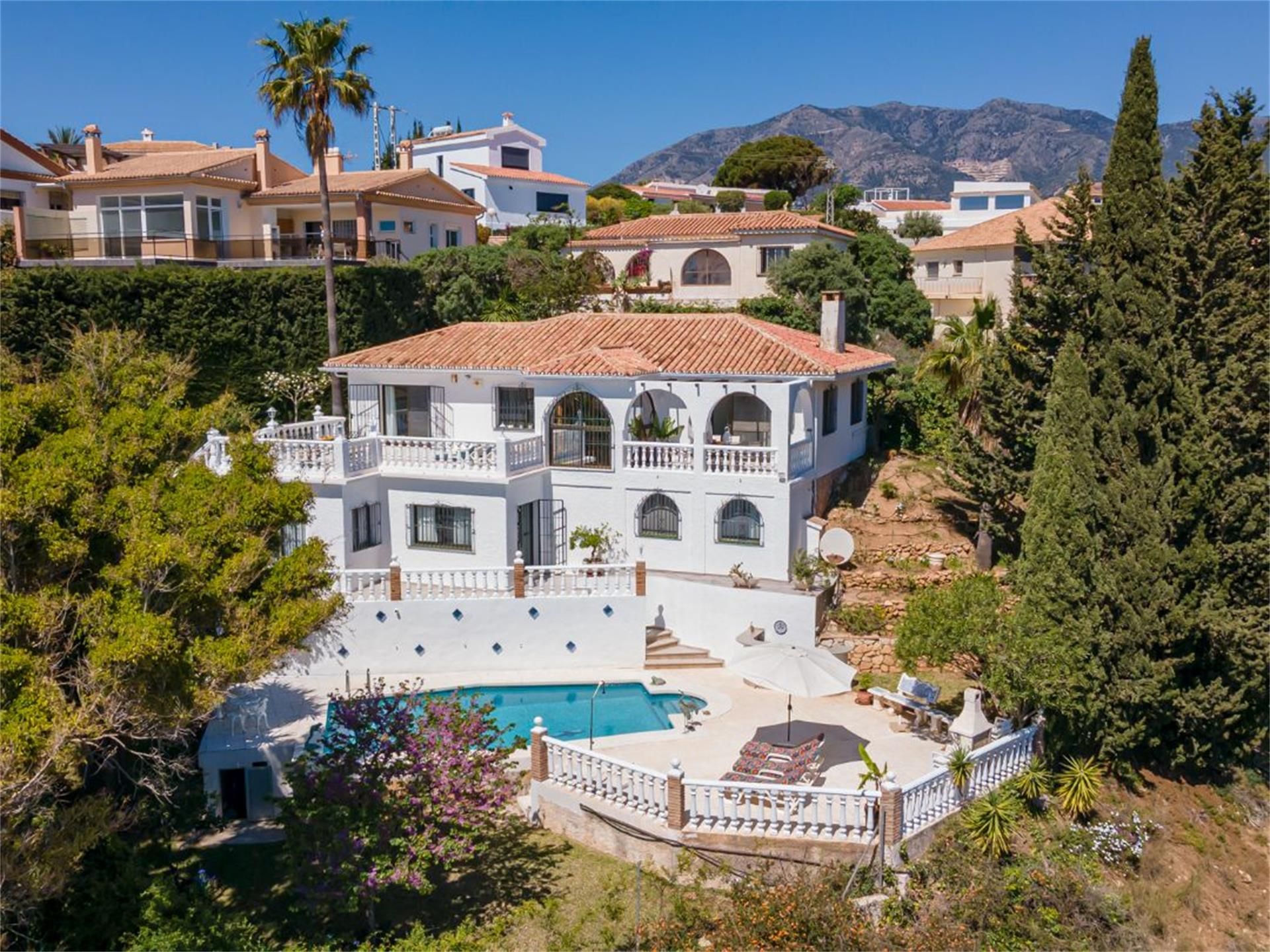 Exterior view of House or chalet for sale in Fuengirola  with Air Conditioner, Terrace and Swimming Pool