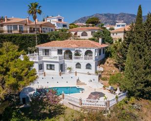 Vista exterior de Casa o xalet en venda en Fuengirola amb Aire condicionat, Terrassa i Piscina