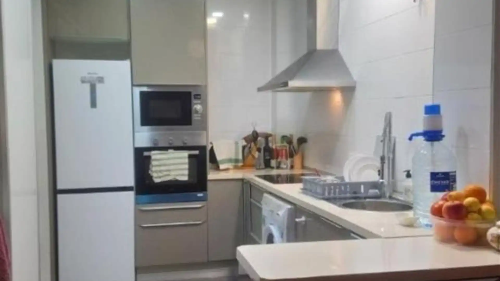 Cocina de Piso para compartir en  Valencia Capital con Amueblado, Horno y Lavadora