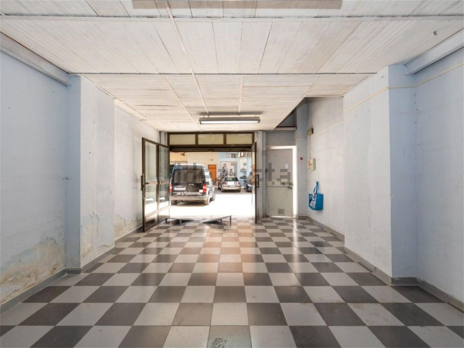 Local de lloguer a Calle Tirso de Molina, 132, Cervantes