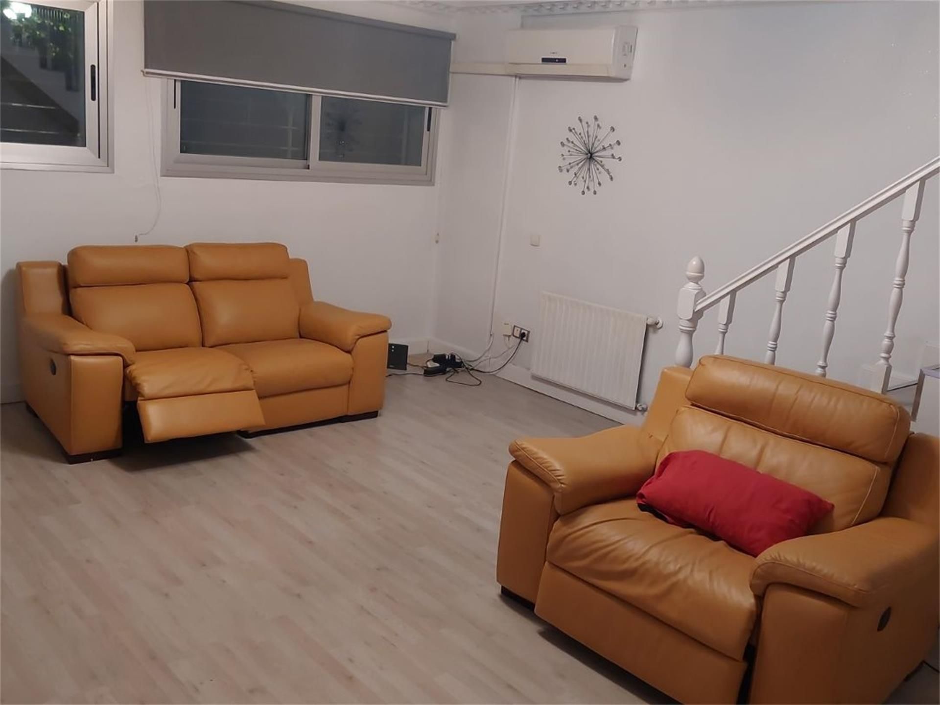 Sala d'estar de Dúplex per a compartir en  Madrid Capital amb Aire condicionat, Calefacció i Moblat