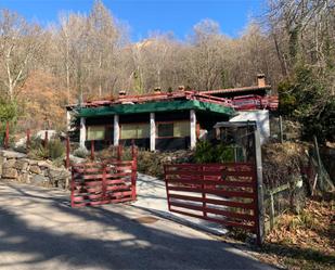 Vista exterior de Casa o xalet en venda en Ogassa amb Jardí privat, Parquet i Moblat