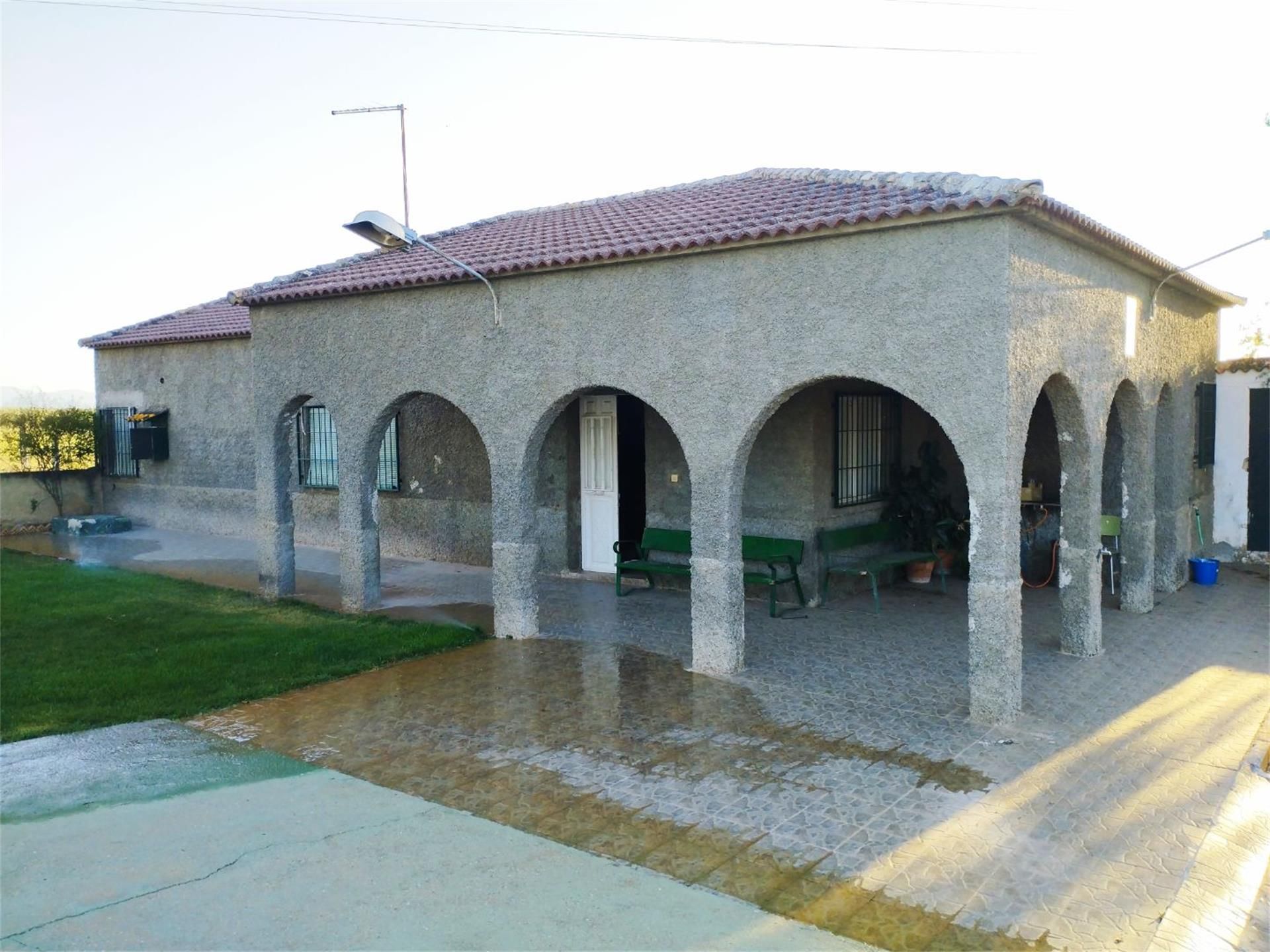 Vista exterior de Finca rústica en venda en Torreblascopedro amb Aire condicionat, Jardí privat i Piscina