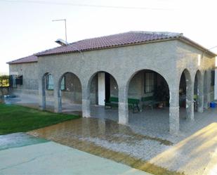 Vista exterior de Finca rústica en venda en Torreblascopedro amb Aire condicionat, Jardí privat i Piscina