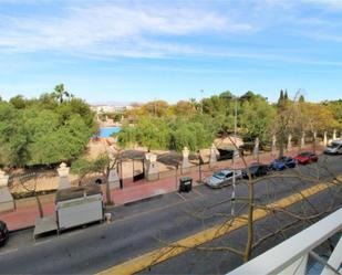 Vista exterior de Pis en venda en Torrevieja amb Aire condicionat, Terrassa i Piscina