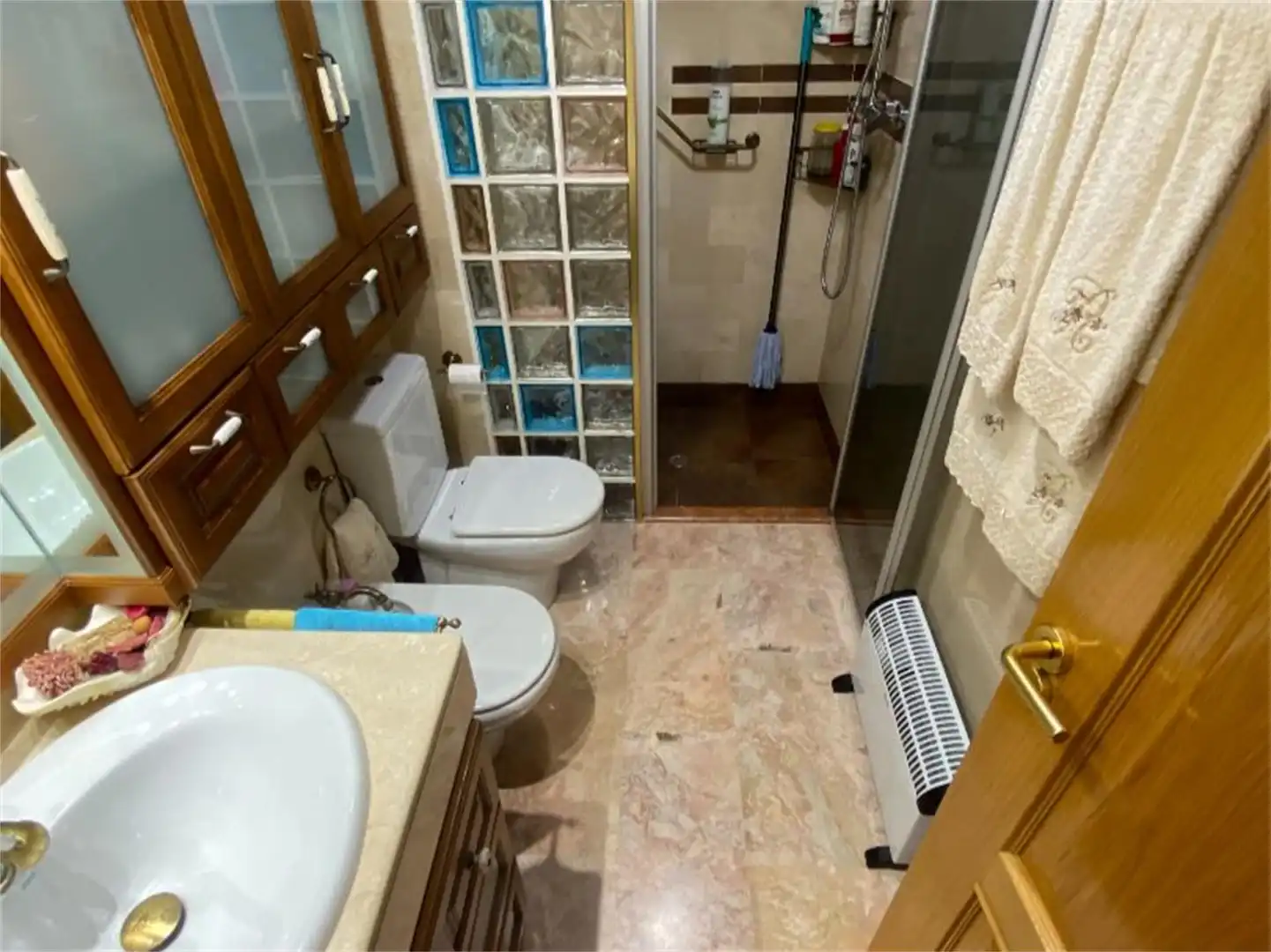 Wohnung zum Verkauf in Calle Bosnia, 8, Los Molinos - Villa Blanca Badezimmer von Wohnung zum Verkauf in Almería mit Klimaanlage, Privatgarten und Terrasse