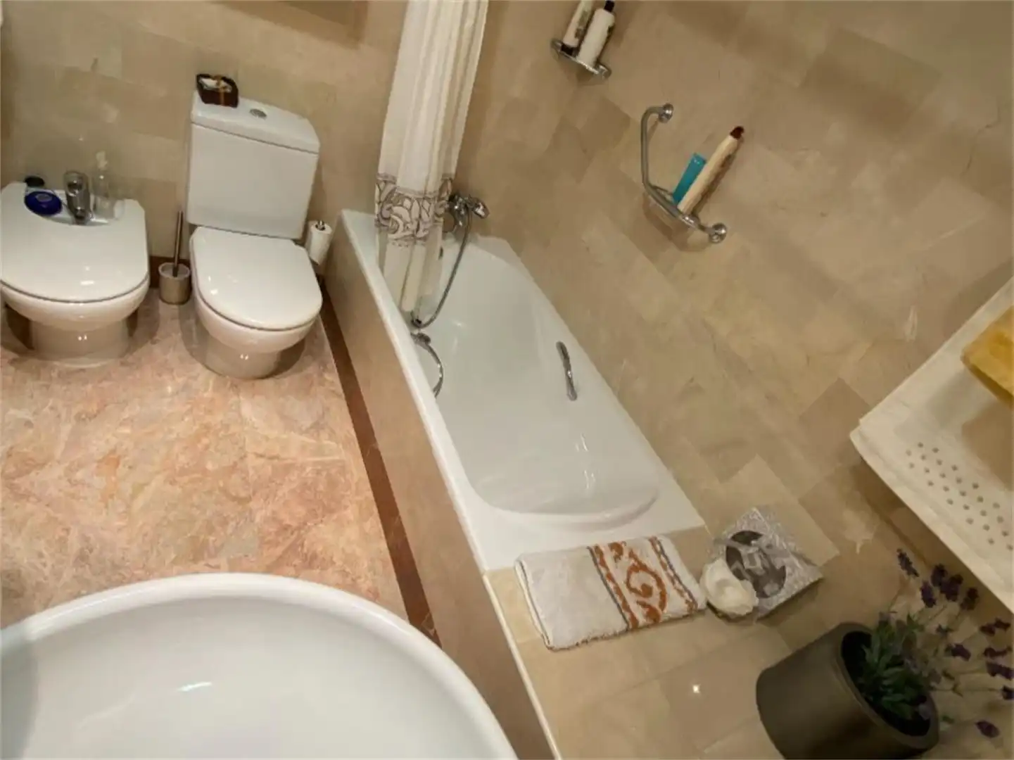 Wohnung zum Verkauf in Calle Bosnia, 8, Los Molinos - Villa Blanca Badezimmer von Wohnung zum Verkauf in Almería mit Klimaanlage, Privatgarten und Terrasse