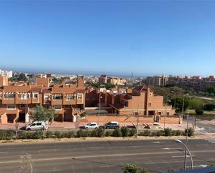 Vista exterior de Pis en venda en  Almería Capital amb Aire condicionat, Terrassa i Piscina