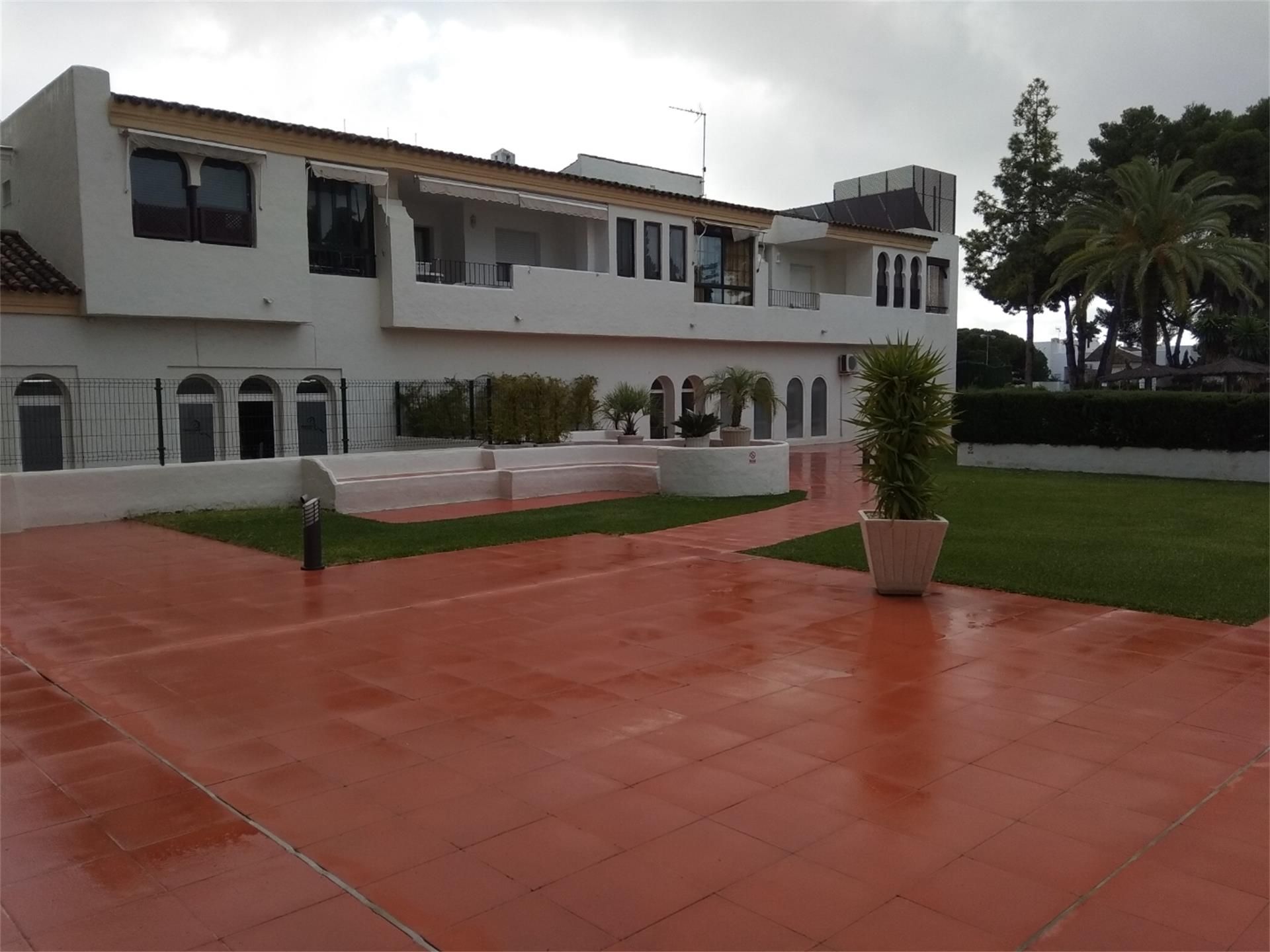 Vista exterior de Local de alquiler en El Puerto de Santa María con Aire acondicionado
