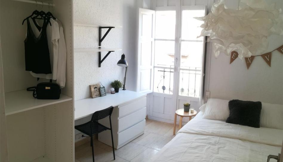 Flat to share in Carrer Na Saurina D'entença, 38, Eixample, Alicante - image 1 Photo 1 of Flat to share in Carrer Na Saurina D'entença, 38, Eixample, Alicante