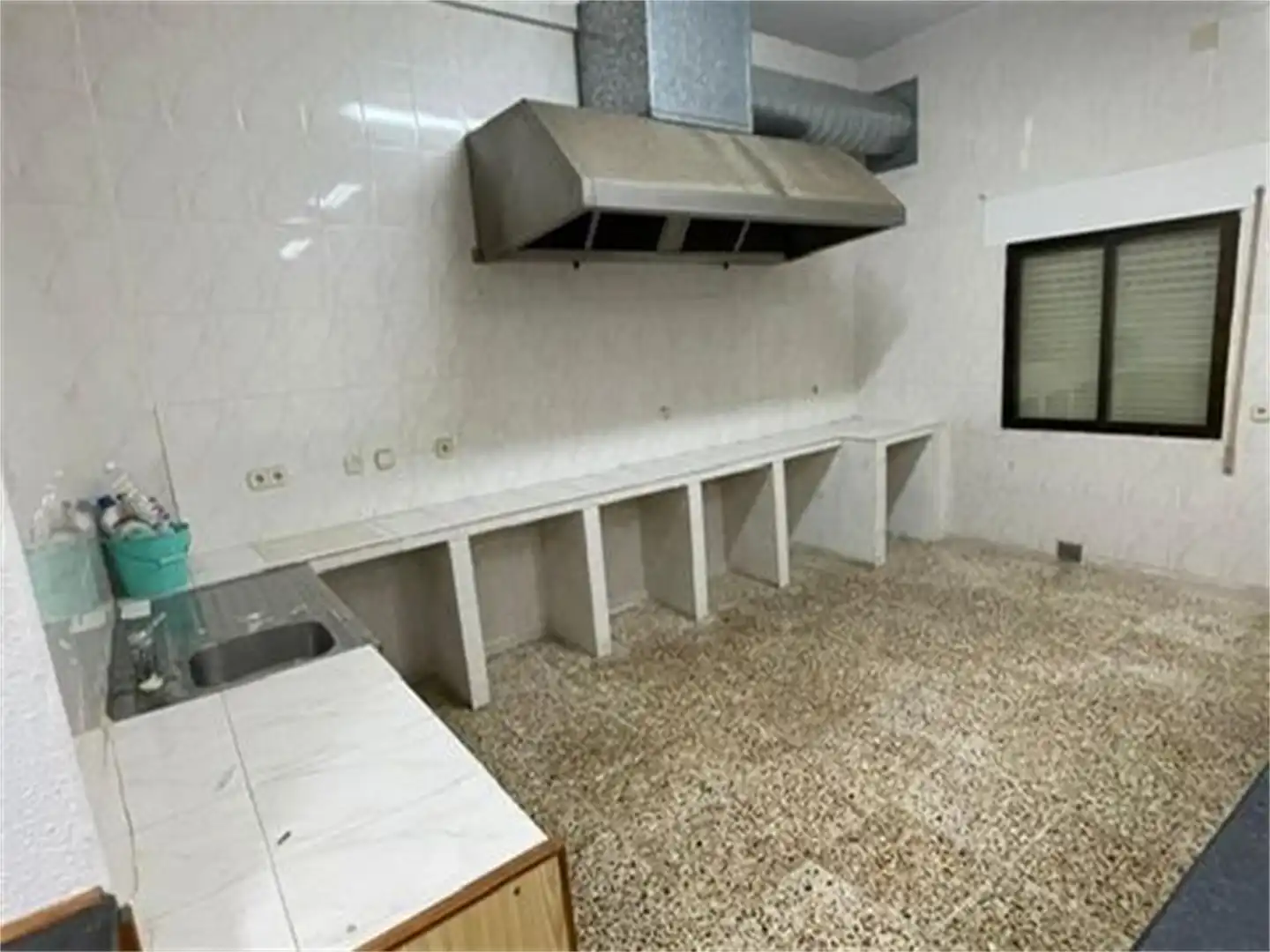 Local de alquiler en Calle de las Cortes, 12, El Hoyo de Pinares Cocina de Local de alquiler en El Hoyo de Pinares con Aire acondicionado y Calefacción