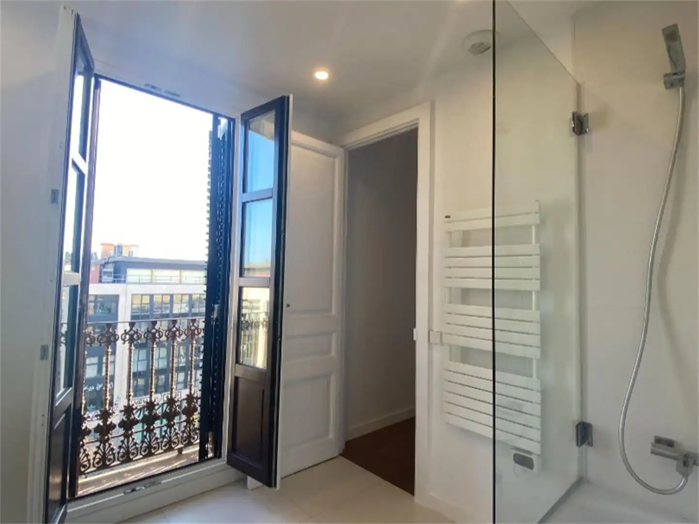 Flat for rent in Carrer de Gravina, 8, El Raval Bedroom of Flat for rent in Barcelona with Air Conditioner, Heating and Parquet flooring
