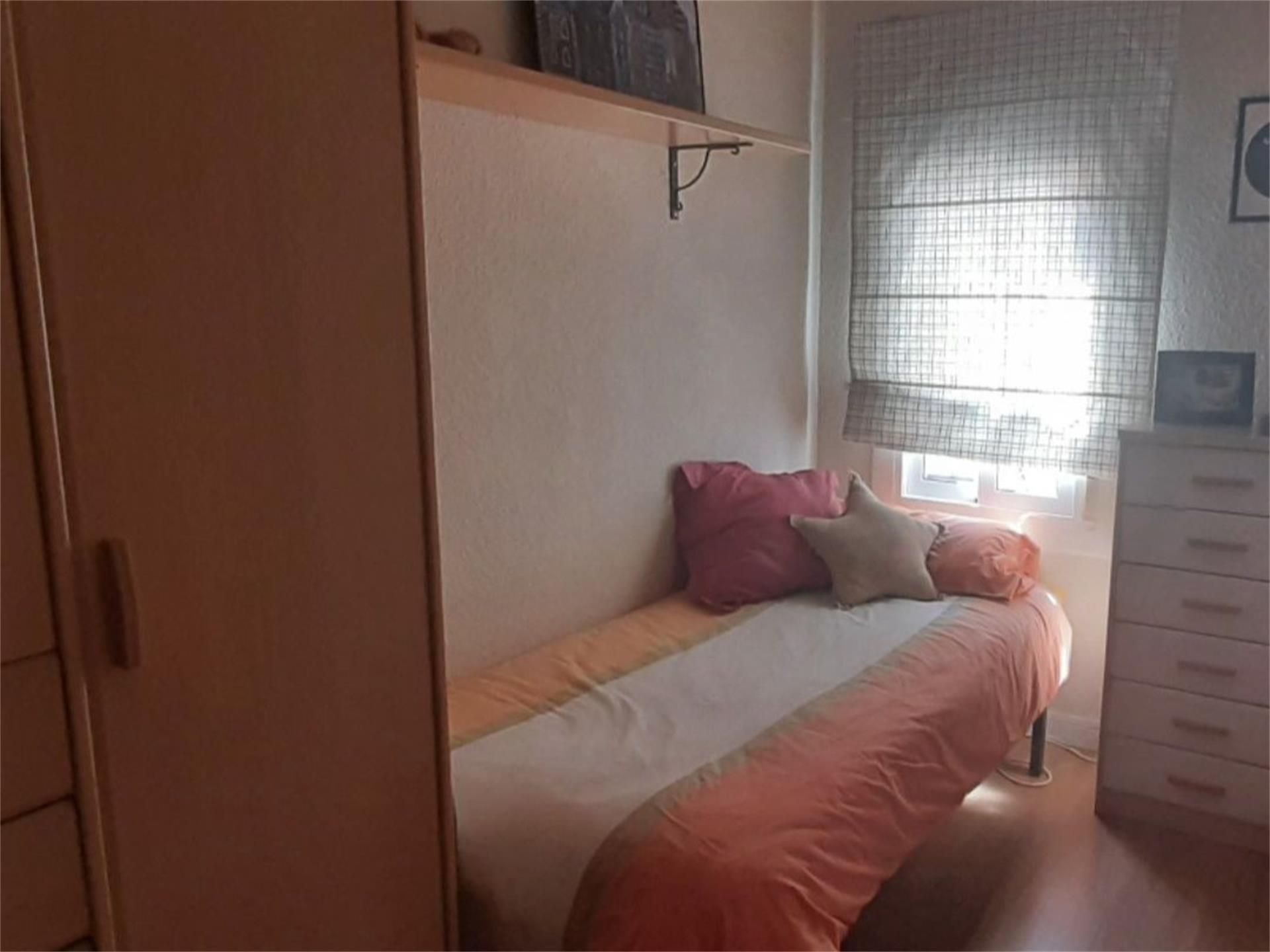 Bedroom of Flat for share in  Barcelona Capital  with Air Conditioner, Heating and Parquet flooring