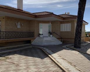 Vista exterior de Casa o xalet en venda en Aljaraque amb Aire condicionat, Terrassa i Piscina