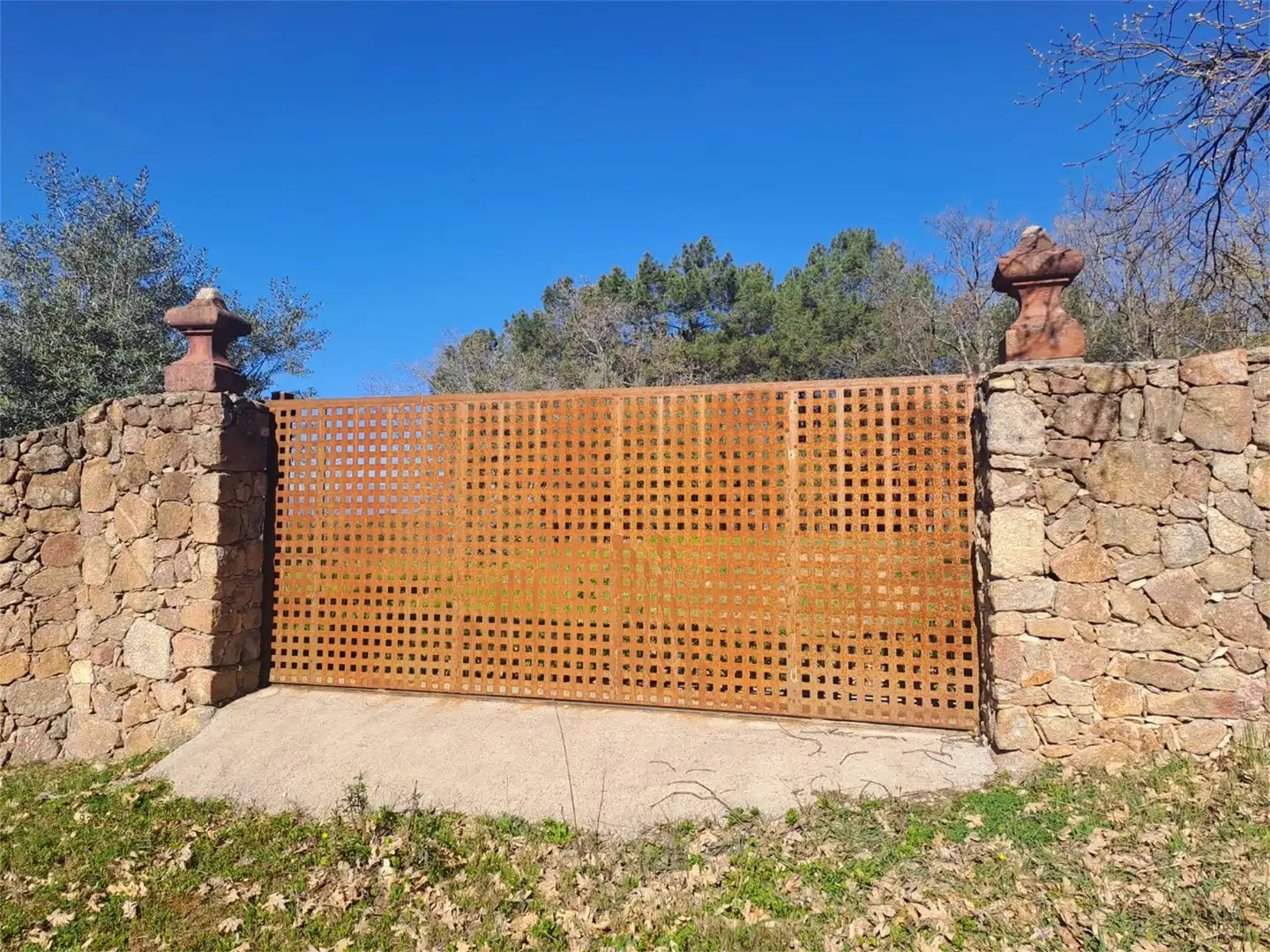 Terreno en venta en Poyales del Hoyo Jardín de Terreno en venta en Poyales del Hoyo