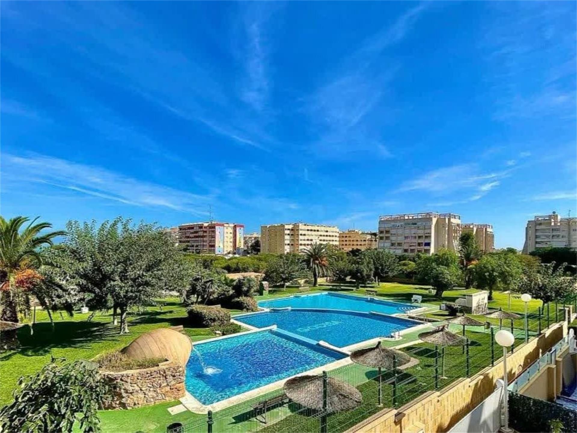 Swimming pool of House or chalet for sale in Torrevieja  with Air Conditioner, Terrace and Swimming Pool