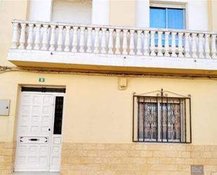 Vista exterior de Casa adosada en venda en El Robledo   amb Aire condicionat