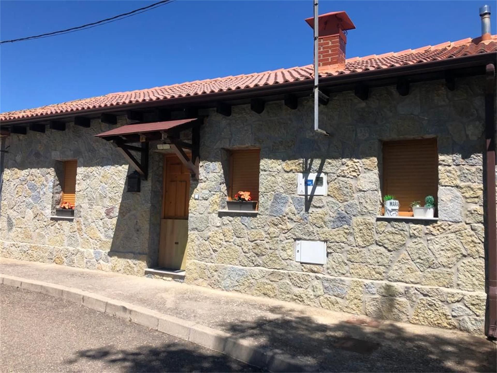 Exterior view of Single-family semi-detached for sale in Sabero  with Heating, Private garden and Parquet flooring
