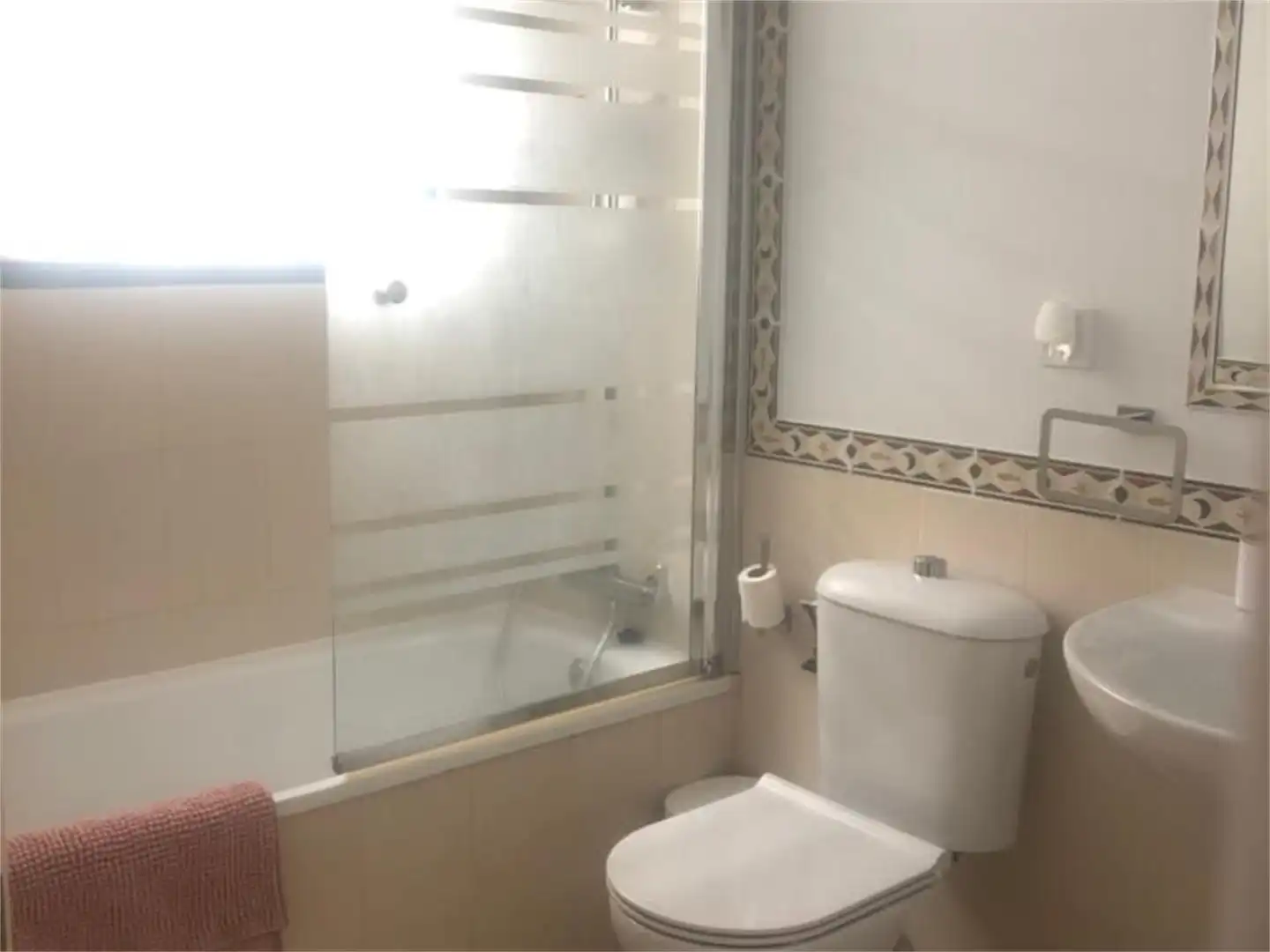 Casa o chalet de alquiler en Calle del Litoral, 32, Valdelagrana Baño de Casa o chalet de alquiler en El Puerto de Santa María con Aire acondicionado, Calefacción y Jardín privado