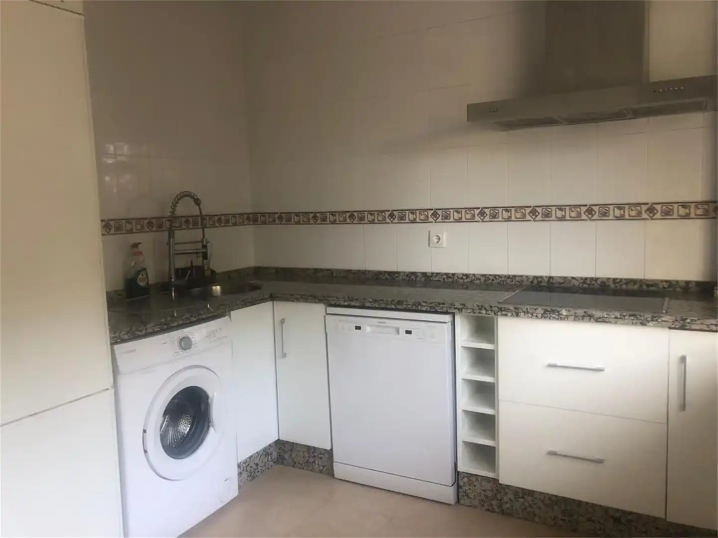 Casa o chalet de alquiler en Calle del Litoral, 32, Valdelagrana Cocina de Casa o chalet de alquiler en El Puerto de Santa María con Aire acondicionado, Calefacción y Jardín privado