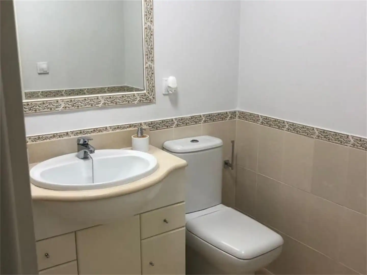 Casa o chalet de alquiler en Calle del Litoral, 32, Valdelagrana Baño de Casa o chalet de alquiler en El Puerto de Santa María con Aire acondicionado, Calefacción y Jardín privado
