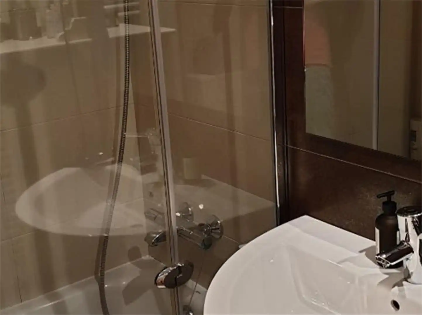Flat for sale in Rúa do Valiño, 39, San Lázaro - Meixonfrío Bathroom of Flat for sale in Santiago de Compostela with Heating, Storage room and Furnished
