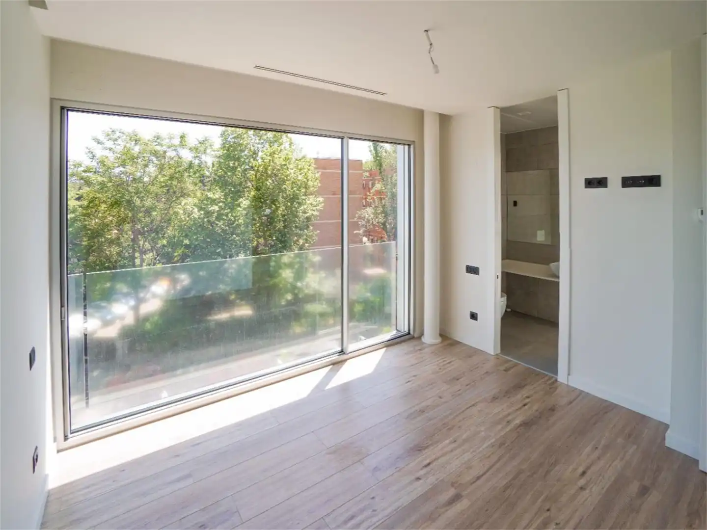 Oficina de alquiler en Calle de la Costa Brava, 13, Mirasierra Habitación de Oficina de alquiler en Madrid