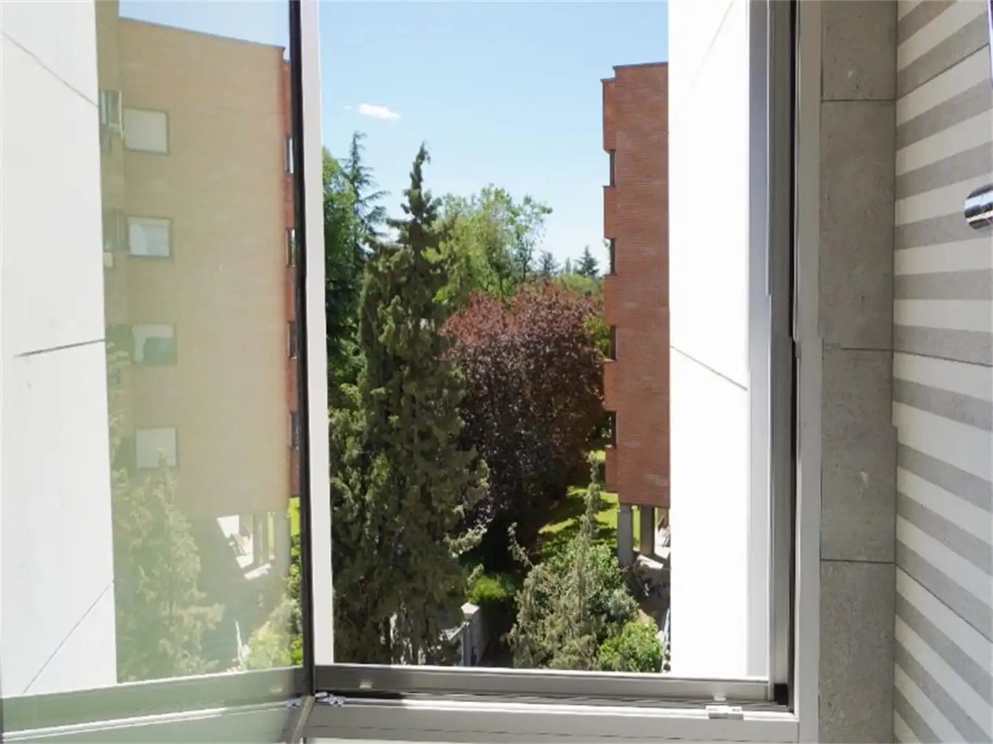 Oficina de alquiler en Calle de la Costa Brava, 13, Mirasierra Habitación de Oficina de alquiler en Madrid