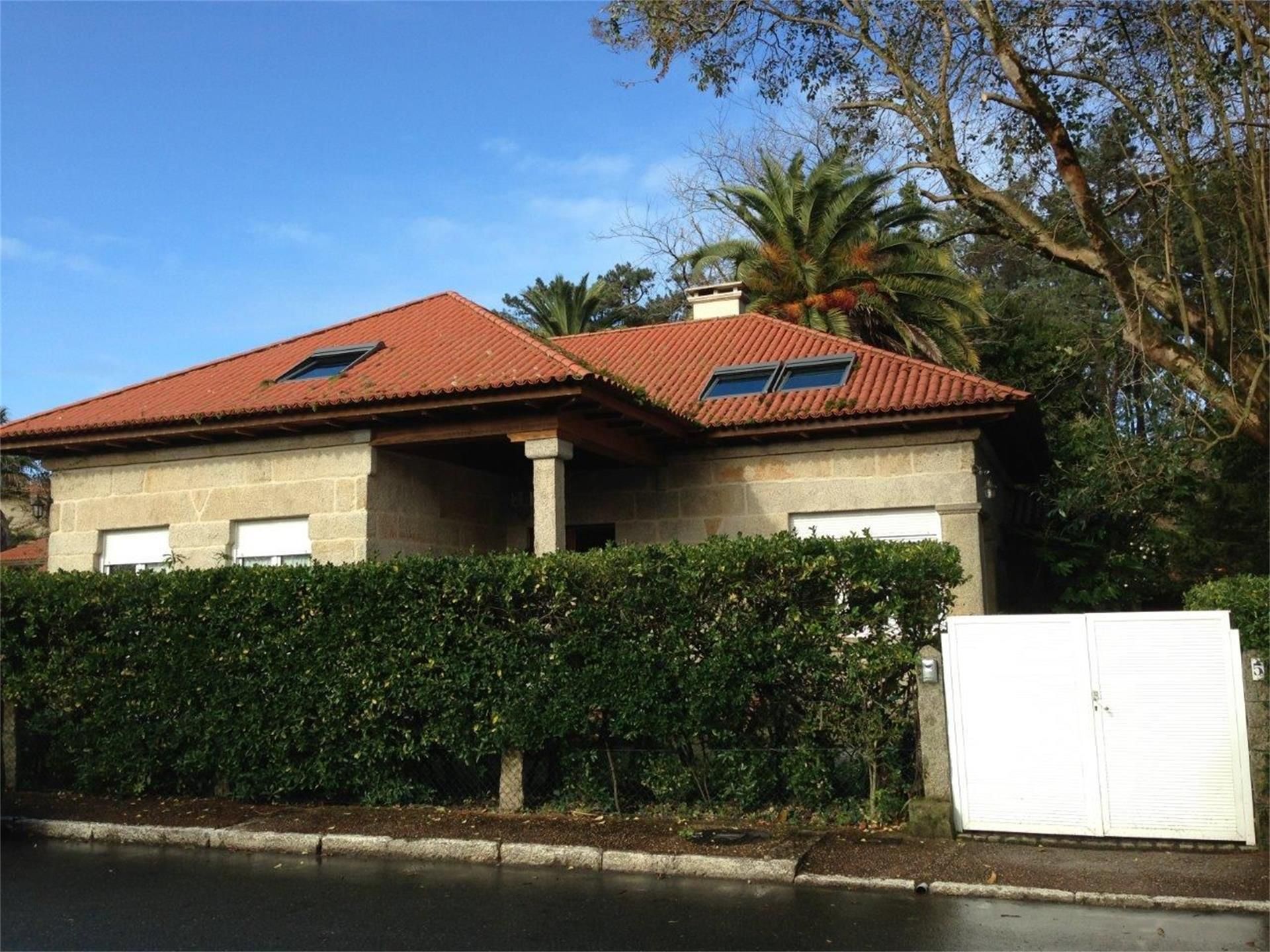 Exterior view of House or chalet for sale in O Grove    with Terrace