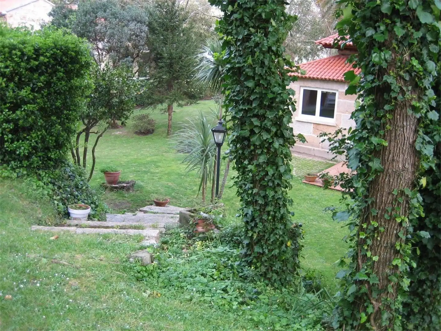 Garden of Houses for sale in O Grove    with Heating, Private garden and Parquet flooring