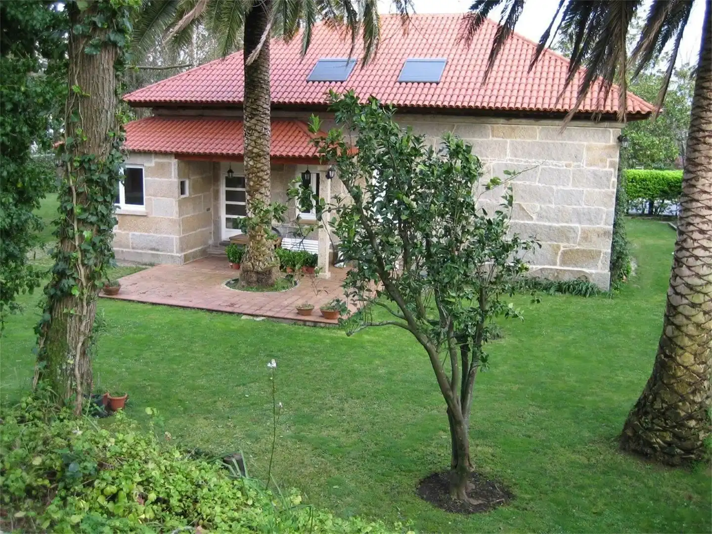 Garden of Houses for sale in O Grove    with Heating, Private garden and Parquet flooring