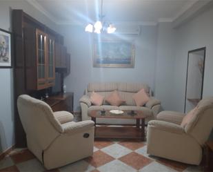 Sala d'estar de Apartament de lloguer en Prado del Rey amb Aire condicionat, Terrassa i Moblat