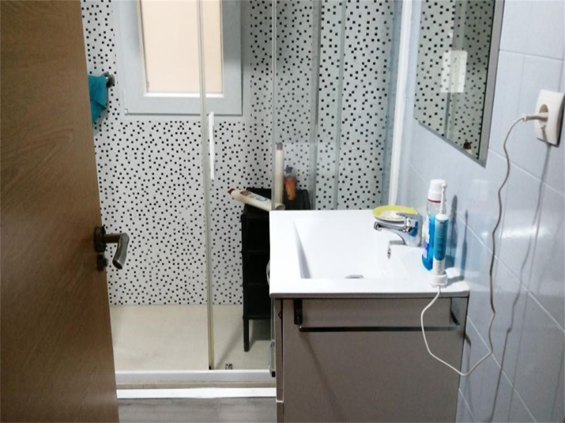 Bathroom of Flat to rent in  Granada Capital  with Air Conditioner, Heating and Private garden