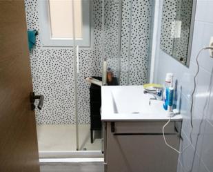 Bathroom of Flat to rent in  Granada Capital  with Air Conditioner, Heating and Private garden