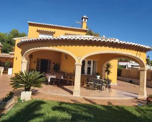 Vista exterior de Casa o xalet de lloguer en Jávea / Xàbia amb Terrassa i Piscina