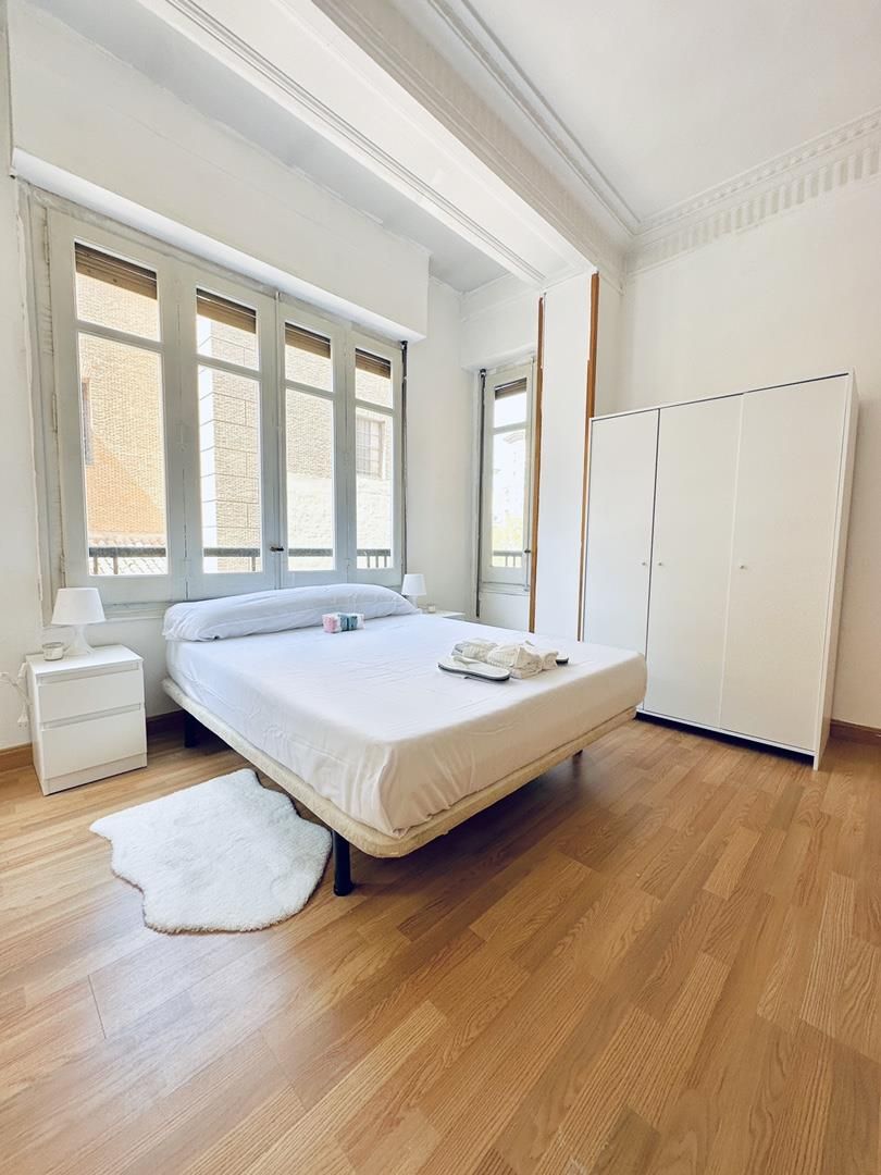 Bedroom of Flat to share in  Zaragoza Capital  with Heating, Parquet flooring and Storage room