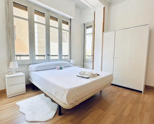 Bedroom of Flat to share in  Zaragoza Capital  with Heating, Parquet flooring and Storage room