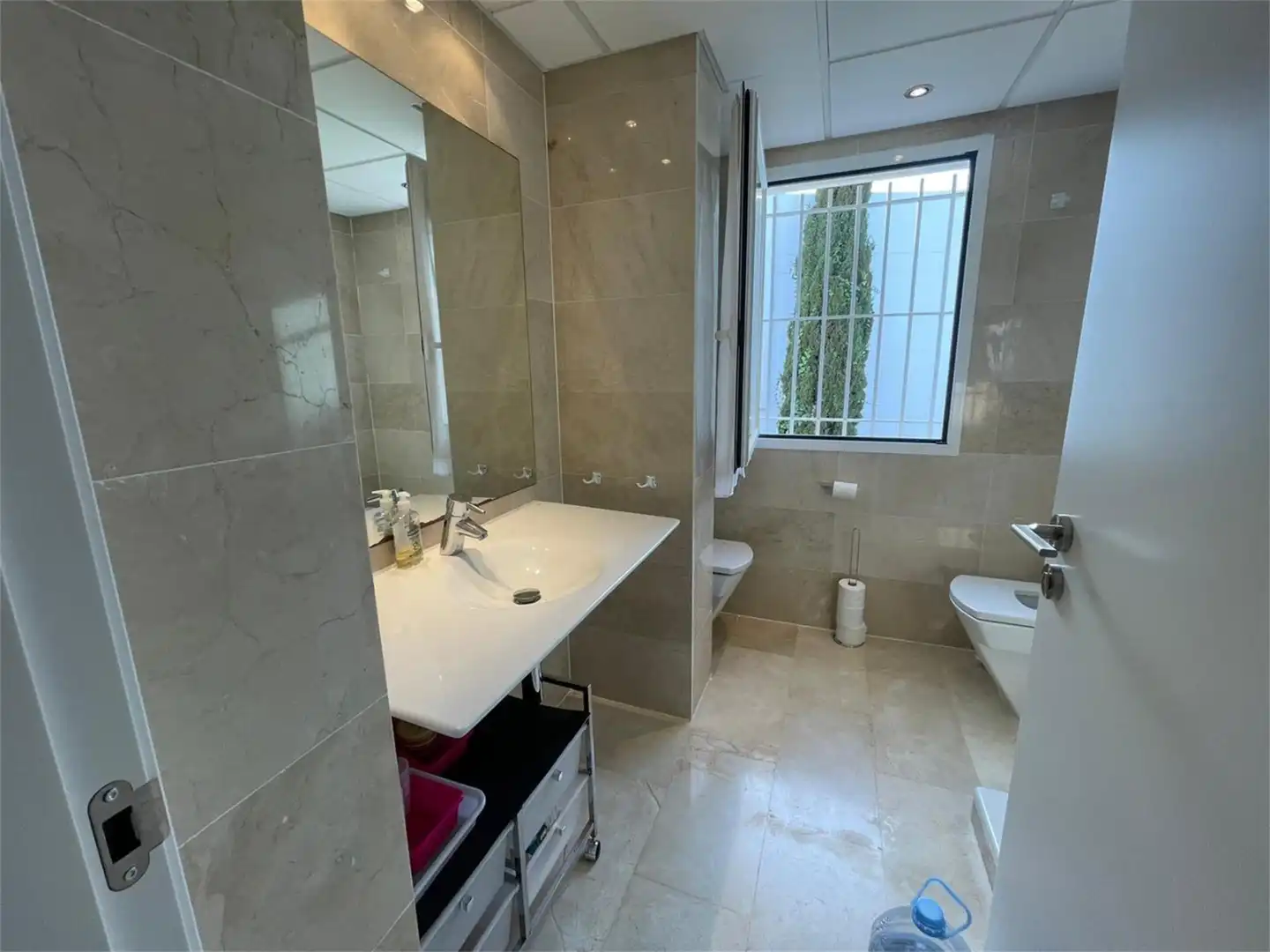 Badezimmer von Maisonette zum Verkauf in Santa Eulària des Riu mit Klimaanlage, Schwimmbad und Balkon