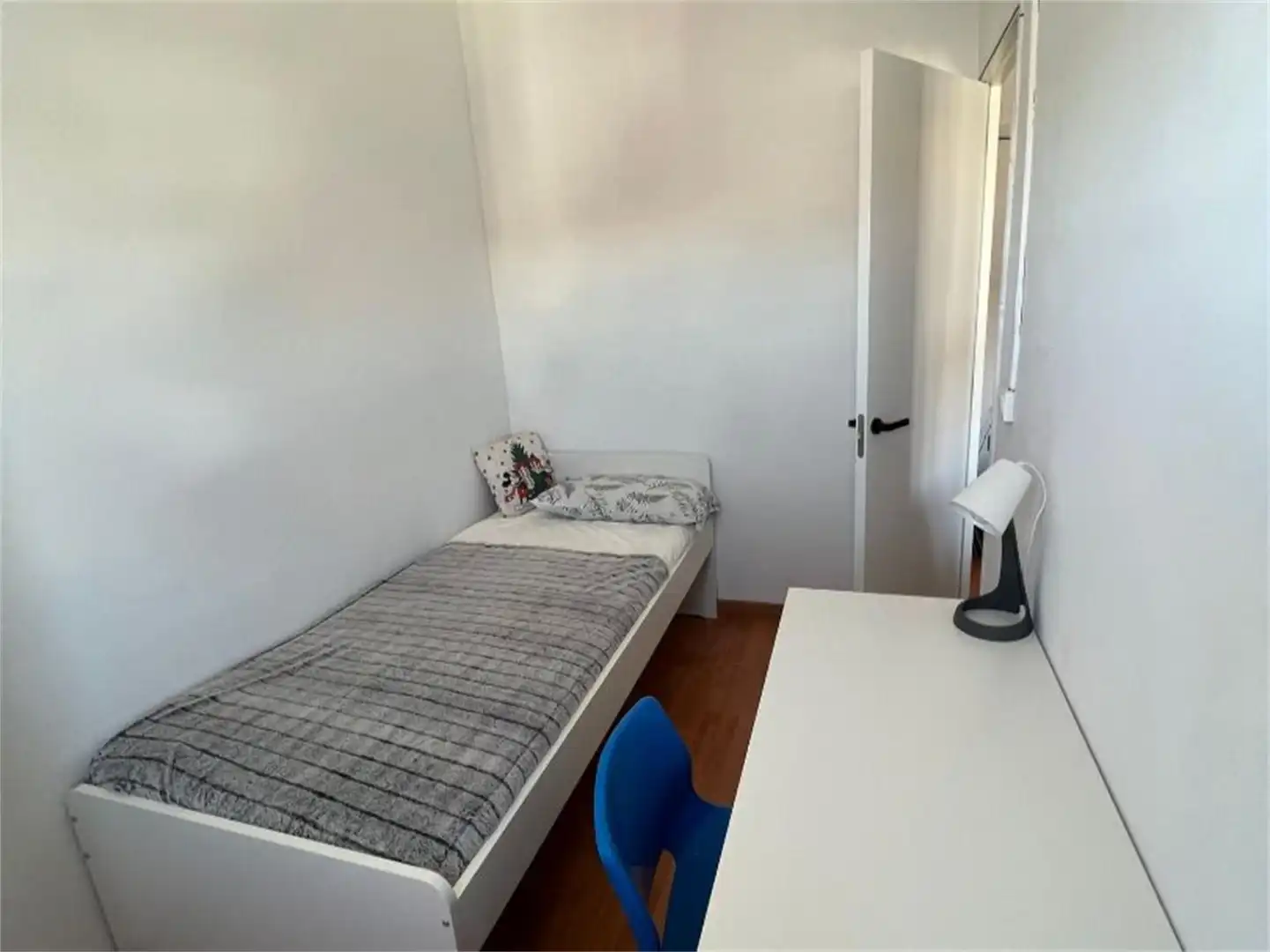 Habitación en Carrer de l'Escultor Llimona, 8, Vilapicina i la Torre Llobeta Habitación de Piso para compartir en Barcelona con Parquet y Amueblado