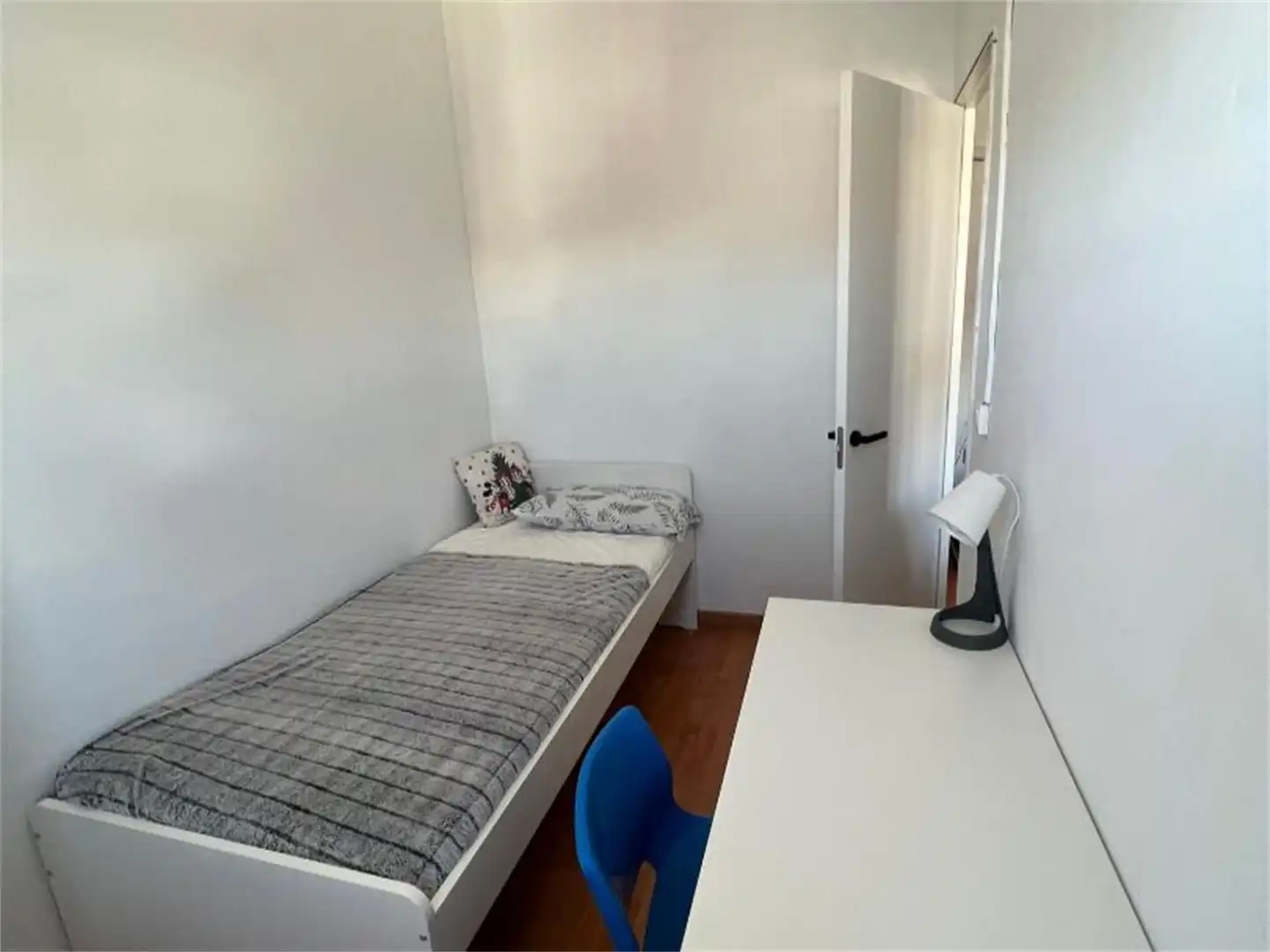 Habitación en Carrer de l'Escultor Llimona, 8, Vilapicina i la Torre Llobeta Habitación de Piso para compartir en Barcelona con Parquet y Amueblado