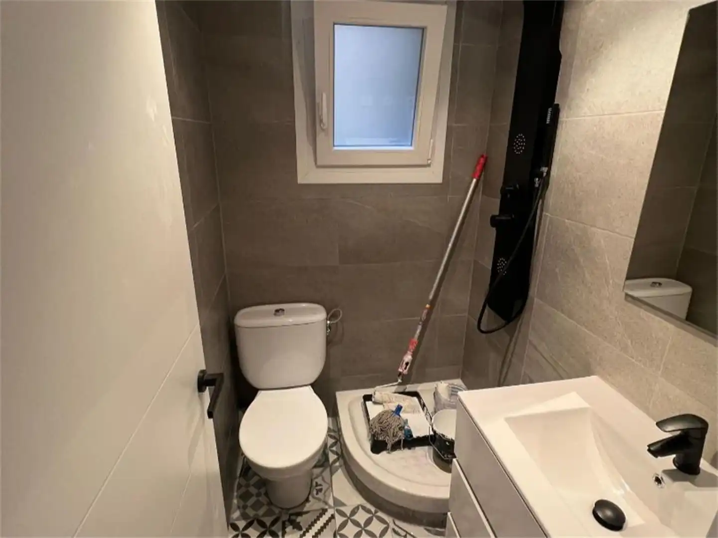 Habitación en Carrer de l'Escultor Llimona, 8, Vilapicina i la Torre Llobeta Baño de Piso para compartir en Barcelona con Parquet y Amueblado