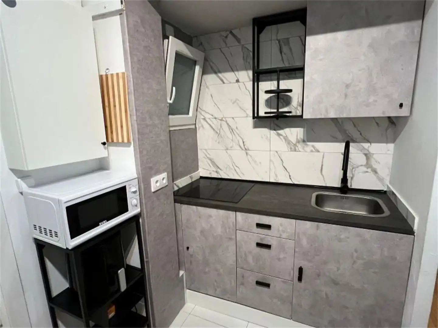Habitación en Carrer de l'Escultor Llimona, 8, Vilapicina i la Torre Llobeta Cocina de Piso para compartir en Barcelona con Parquet y Amueblado