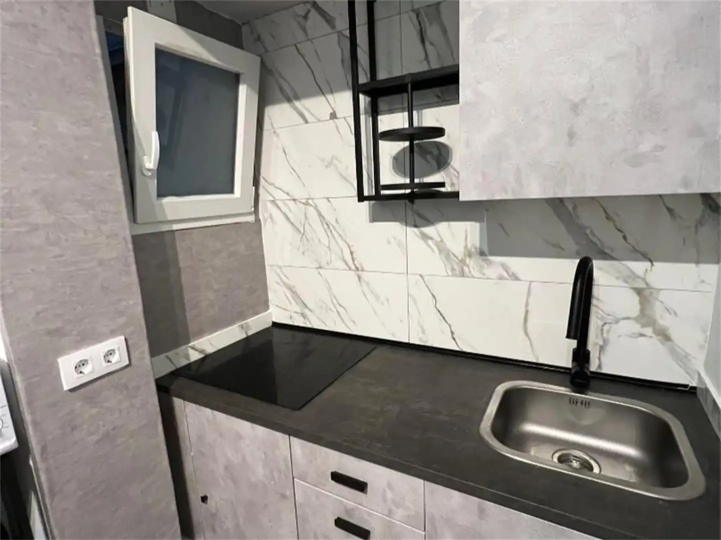 Habitación en Carrer de l'Escultor Llimona, 8, Vilapicina i la Torre Llobeta Cocina de Piso para compartir en Barcelona con Parquet y Amueblado