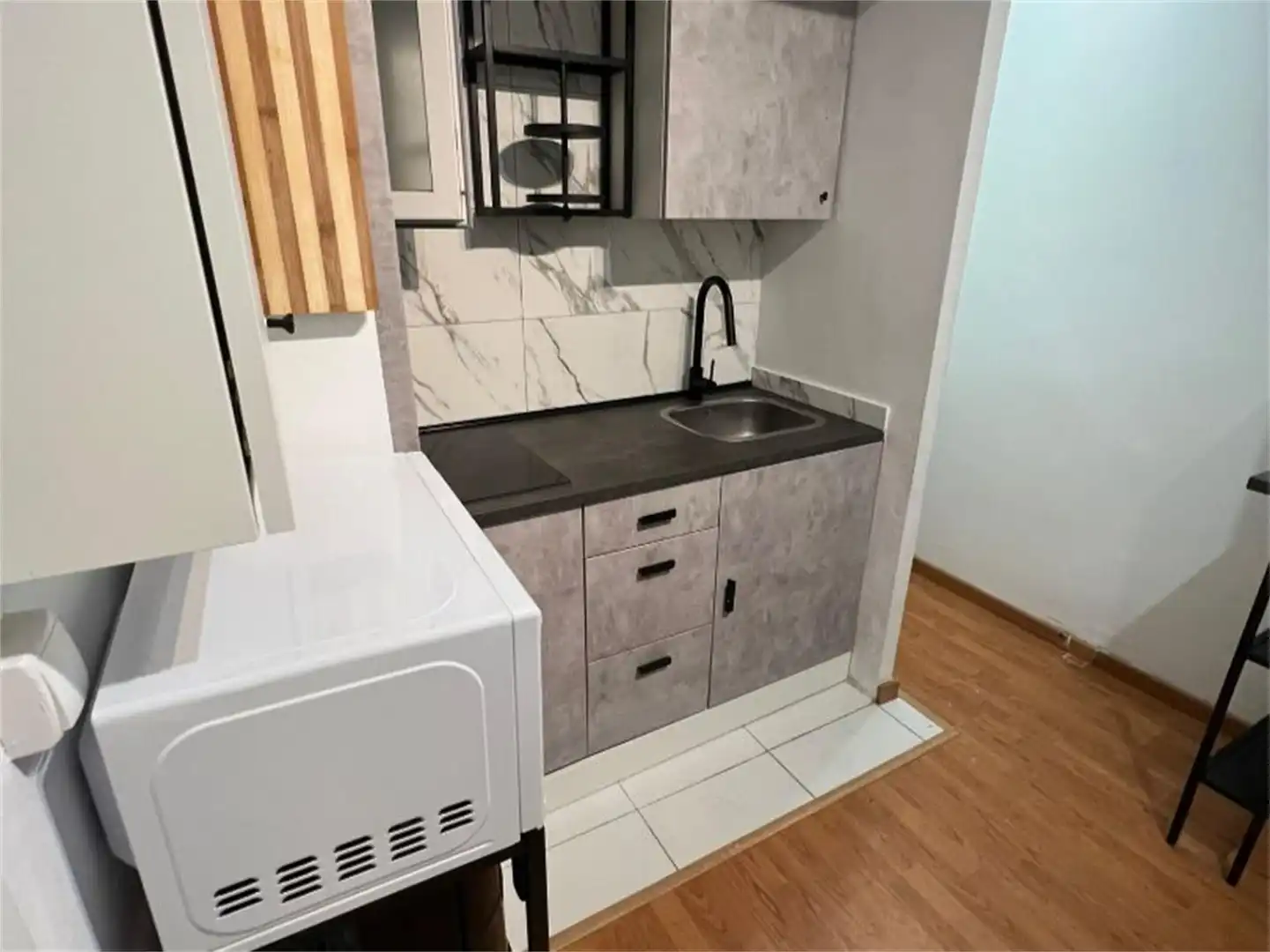 Habitación en Carrer de l'Escultor Llimona, 8, Vilapicina i la Torre Llobeta Cocina de Piso para compartir en Barcelona con Parquet y Amueblado
