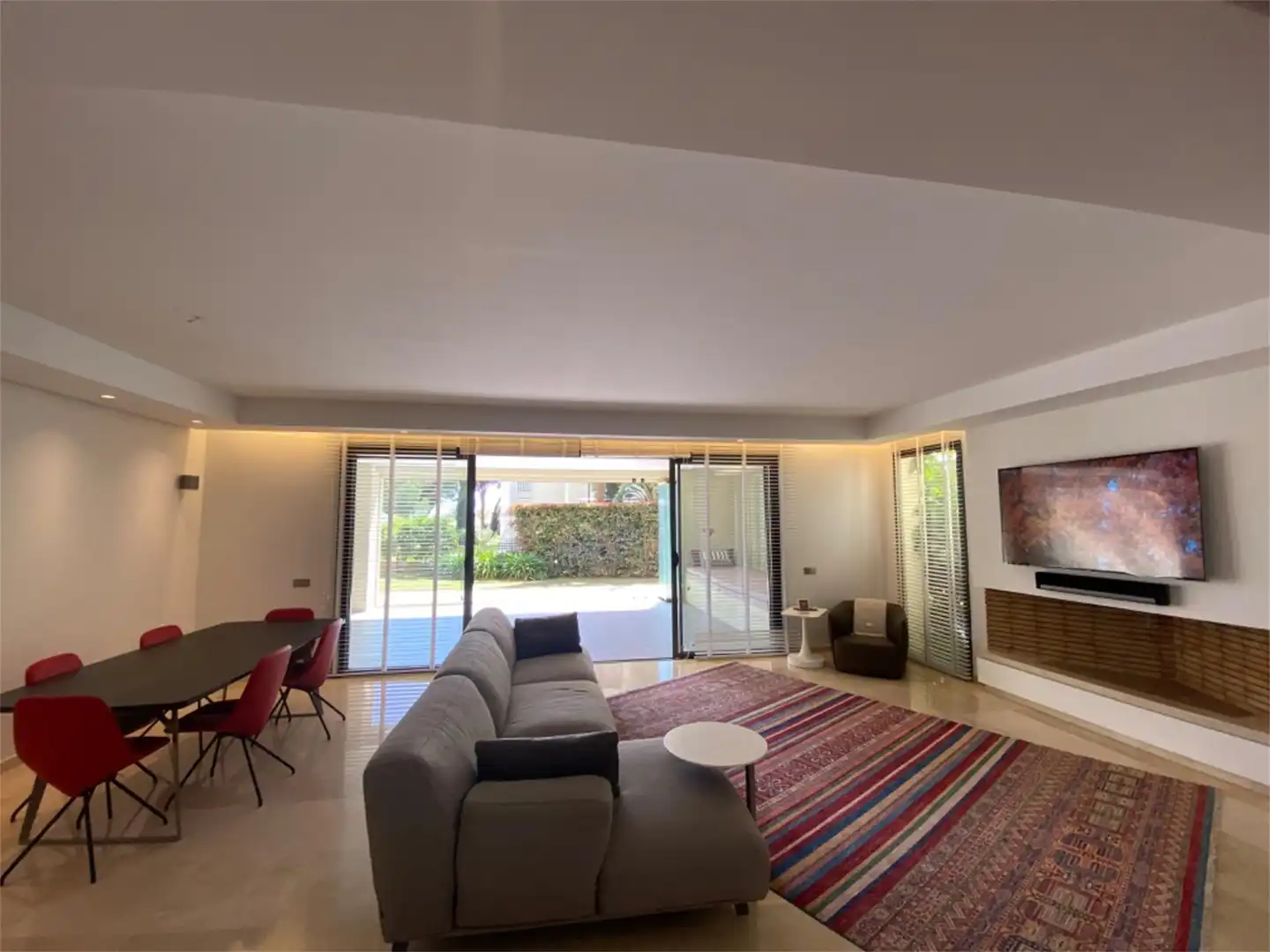 Piso en venta en Urbanización Balcones de Sierra Blanca, 8, Sierra Blanca Sala de estar de Piso en venta en Marbella con Aire acondicionado, Calefacción y Jardín privado