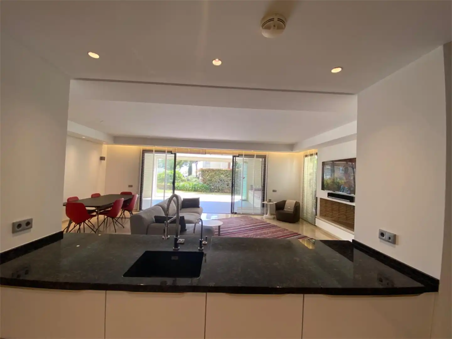 Piso en venta en Urbanización Balcones de Sierra Blanca, 8, Sierra Blanca Sala de estar de Piso en venta en Marbella con Aire acondicionado, Calefacción y Jardín privado
